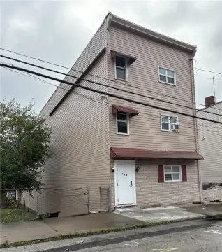 6-Unit Apartment Building