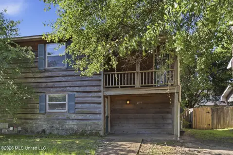Duplex with Fully Fenced Backyard