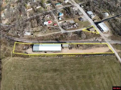 Commercial Property in Pyatt, AR