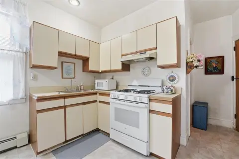 Multifamily Property in Greenville, NJ