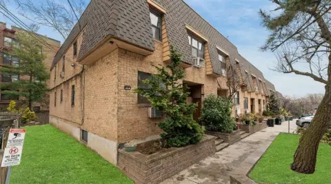 Spacious Multi-Family Home in Woodhaven