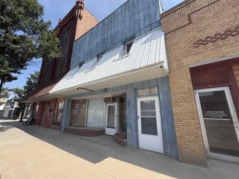 Mixed-Use Building with Apartment