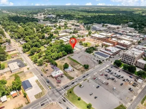 Paris Warehouse with Fenced Yard