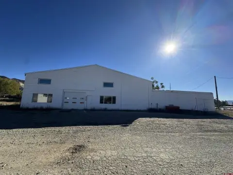 Highway Commercial Building Opportunity