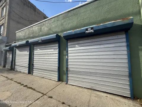 Versatile Commercial Space with Garage Bays