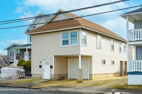 Duplex with Deck