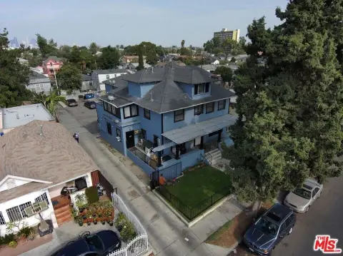 6-Unit Apartment Building