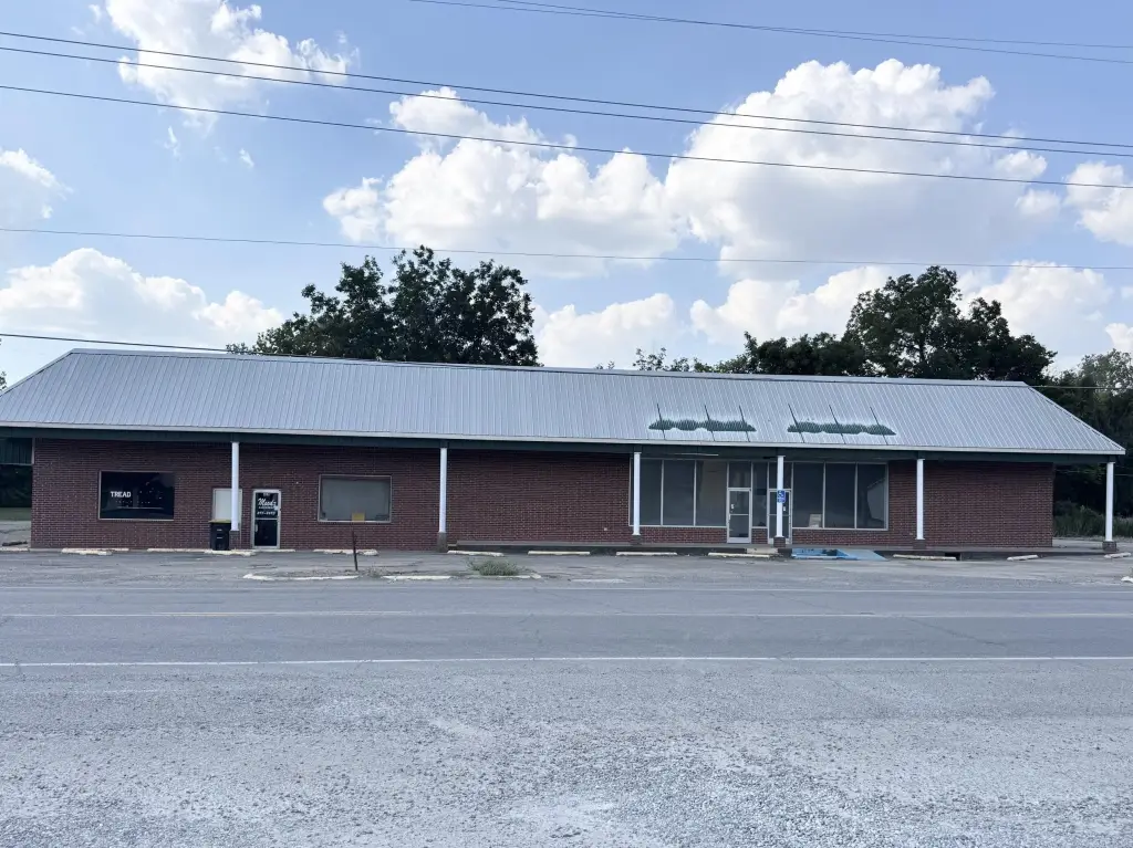 611 N Walnut St, Steele, MO 63877