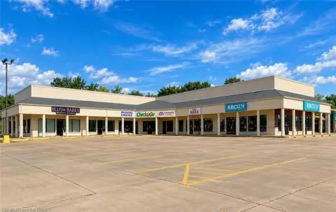 Eight-Suite Retail Center