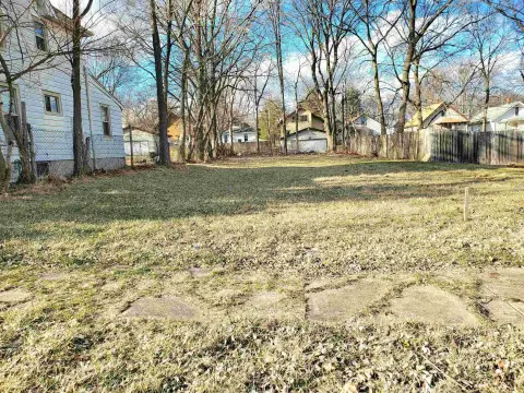 Residential Lot Near Rockford Airport
