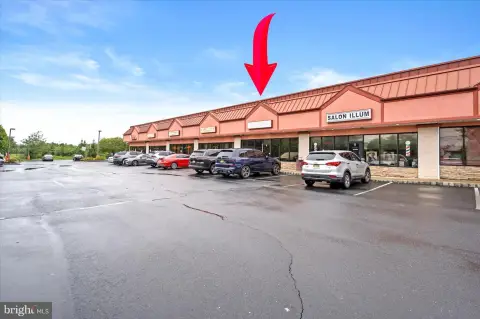 Retail/Office Space in Shopping Center