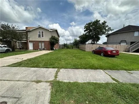 Residential Land in Chalmette, LA
