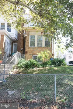 Philadelphia Triplex with Income Potential