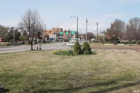 Commercial Lot in Downtown Carbondale