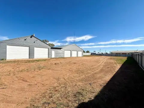 Fenced Warehouse with 5 Bay Doors
