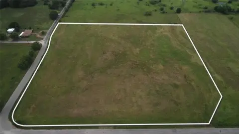 9.45 Acres in Pilot Point