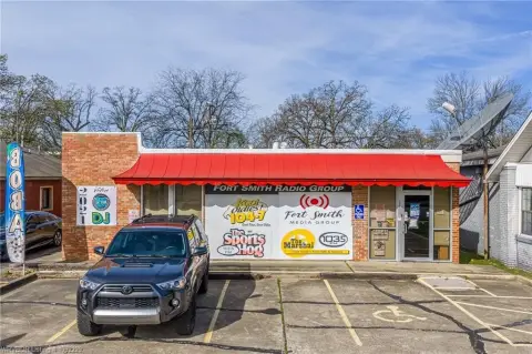 Mixed-Use Office and Retail Building