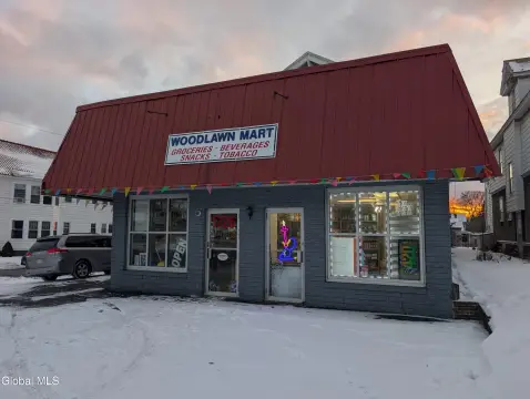 Highly Visible Commercial Space