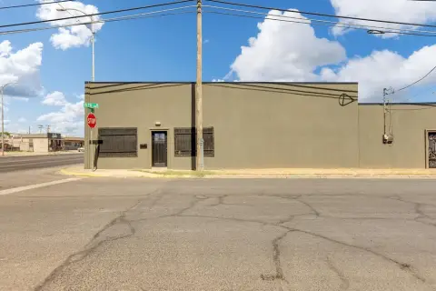 Corner-Lot Flex Space