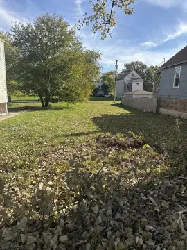 Vacant Land in Chicago Neighborhood