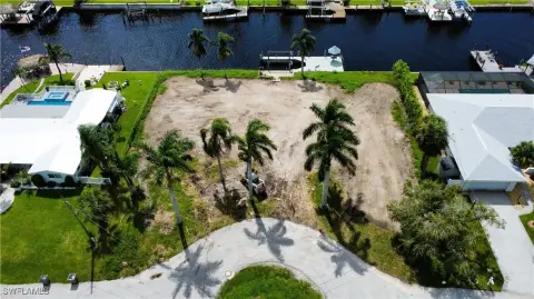 Oversized Waterfront Lot in Cape Coral