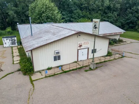 Versatile Commercial Building Near Highway