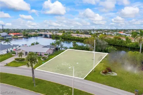 Waterfront Lot in Cape Coral