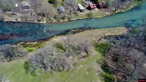 Riverfront Acreage in Mammoth Spring