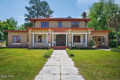 Historic Bed & Breakfast with Carriage House
