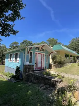 Edgemont Mixed-Use Property For Sale