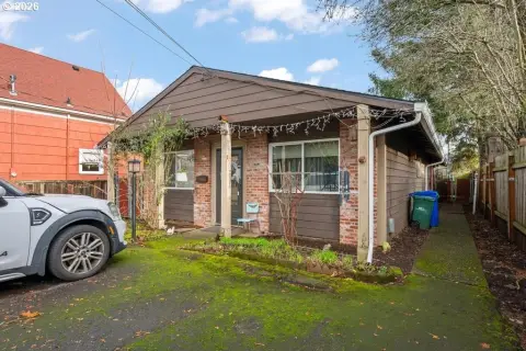 Montavilla Duplex Near NE Stark