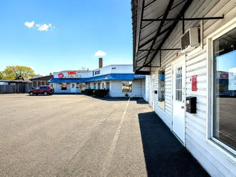 Multi-Tenant Shopping Center