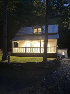 Renovated 1890s Farmhouse Cottage