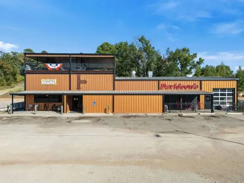 Restaurant with Live Entertainment Area