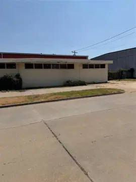 Industrial Flex Building with Overhead Doors