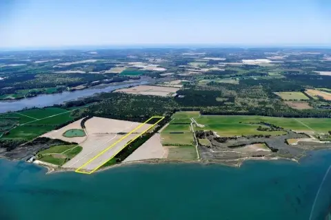 Estate Quality Land on Seaside