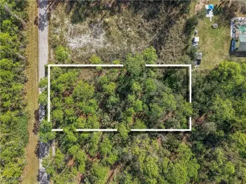 Spacious Lot in Southwest Florida