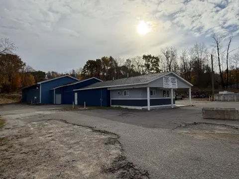 Industrial Building with Lay Down Yard