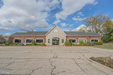 Versatile Retail Space in Lindenhurst