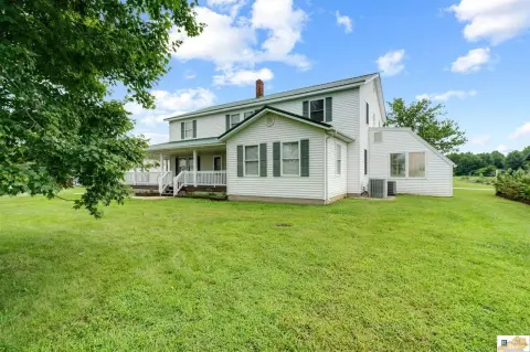 Versatile Estate with Income Potential