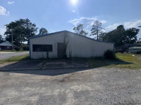 Versatile Building and Land, Redfield