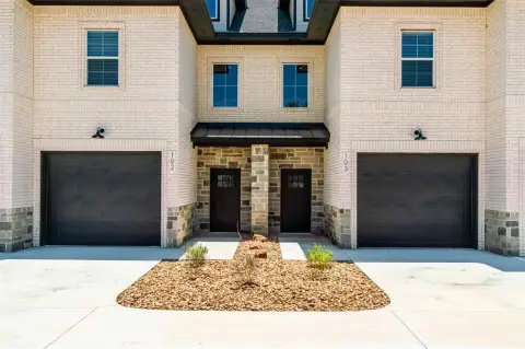 Luxury Townhomes Near Tarleton State