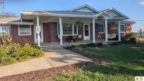 Updated Columbia Ranchette on Two Acres