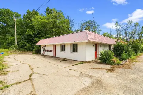 Three-Building Restaurant Property