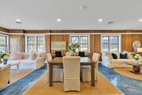 Charming Renovated Office Building in Centerville