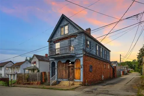 Mixed-Use Building with Garage