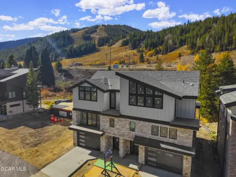 Mountain-View Short-Term Rental