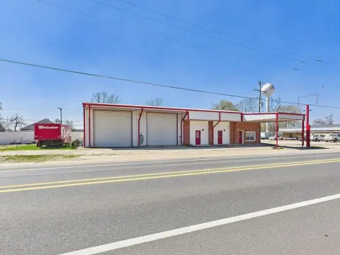 Groveton Industrial Building with Offices