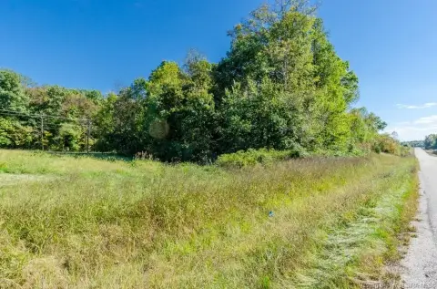 Pekin, IN: 5-Acre Land