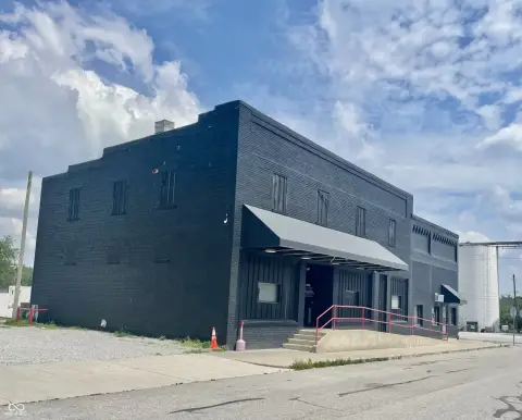 Established Restaurant/Bar in Greencastle, IN